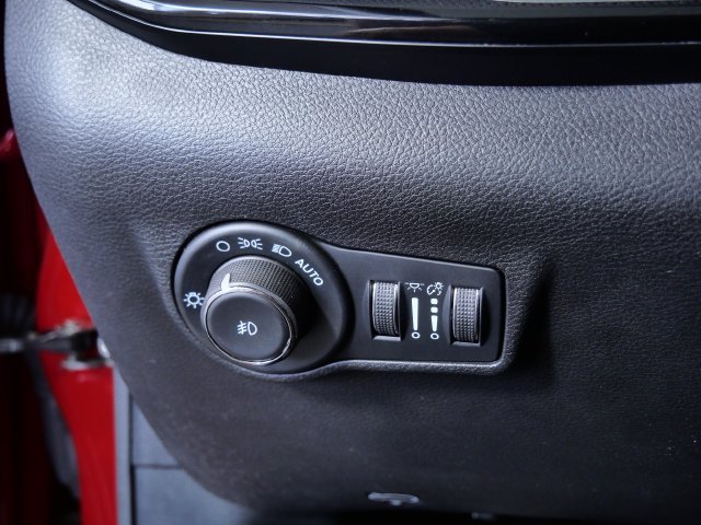Used 2025 Jeep Compass Trailhawk AWD/4WD image 24