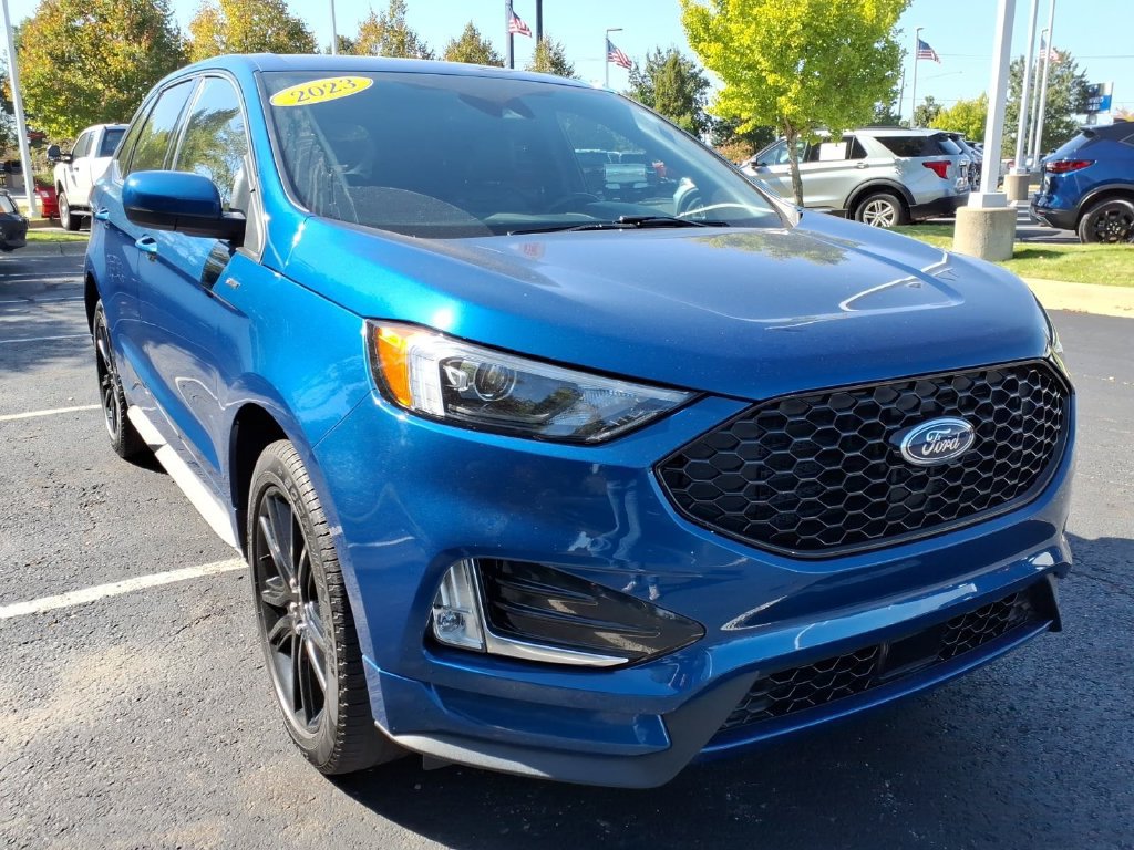 Certified 2023 Ford Edge ST-Line w/ Class II Trailer Tow Package AWD/4WD image 3