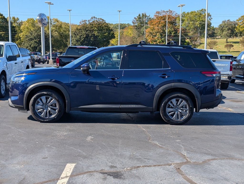 Used 2025 Nissan Pathfinder SV w/ SV Premium Package FWD image 5