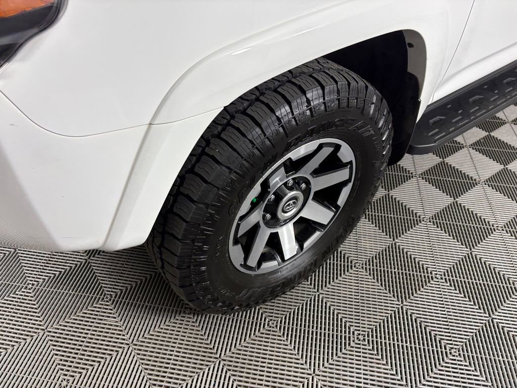 Used 2022 Toyota 4Runner TRD Off-Road AWD/4WD image 10