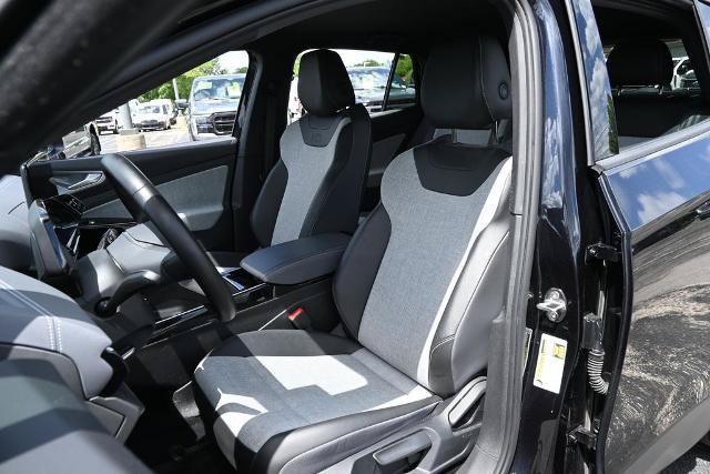 Used 2023 Volkswagen ID.4 Pro AWD/4WD image 19