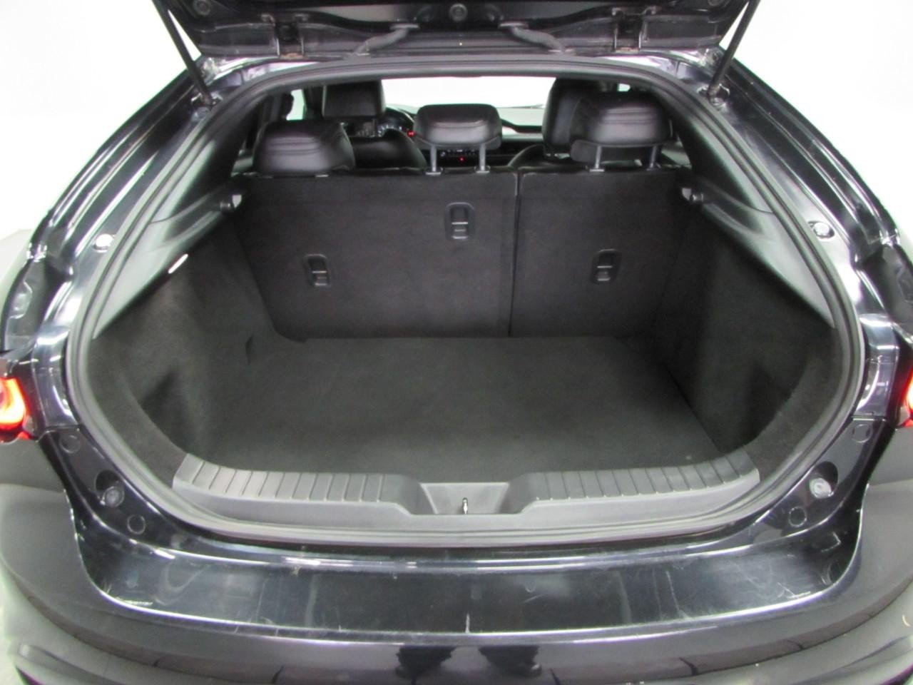 Used 2024 MAZDA MAZDA3 s FWD image 11