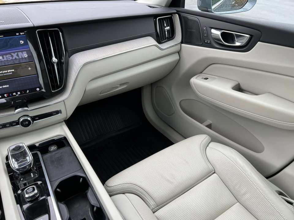 Used 2022 Volvo XC60 B5 Inscription image 34