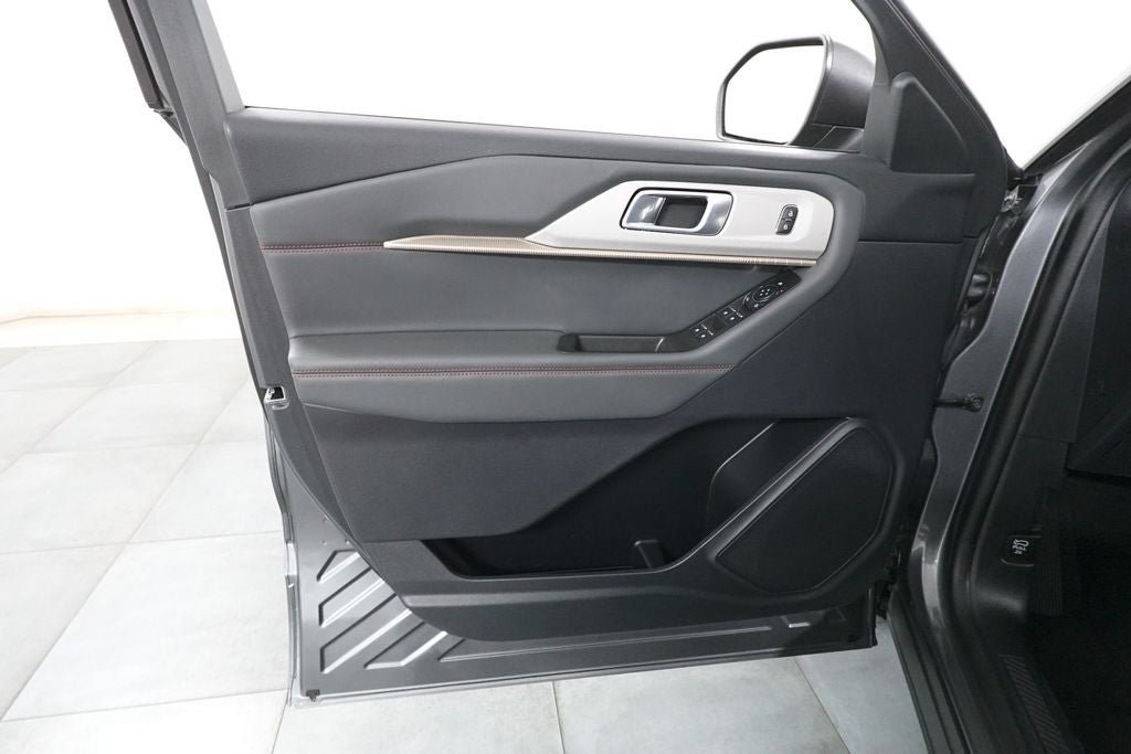 Certified 2025 Ford Explorer Active AWD/4WD image 25