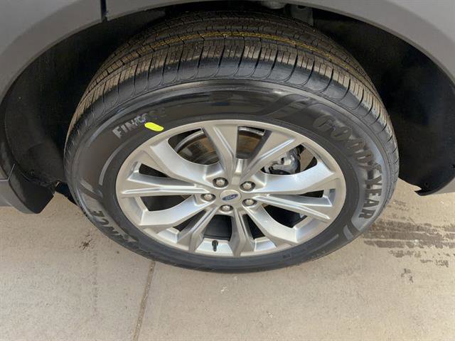 Certified 2024 Ford Explorer XLT w/ Equipment Group 202A image 18