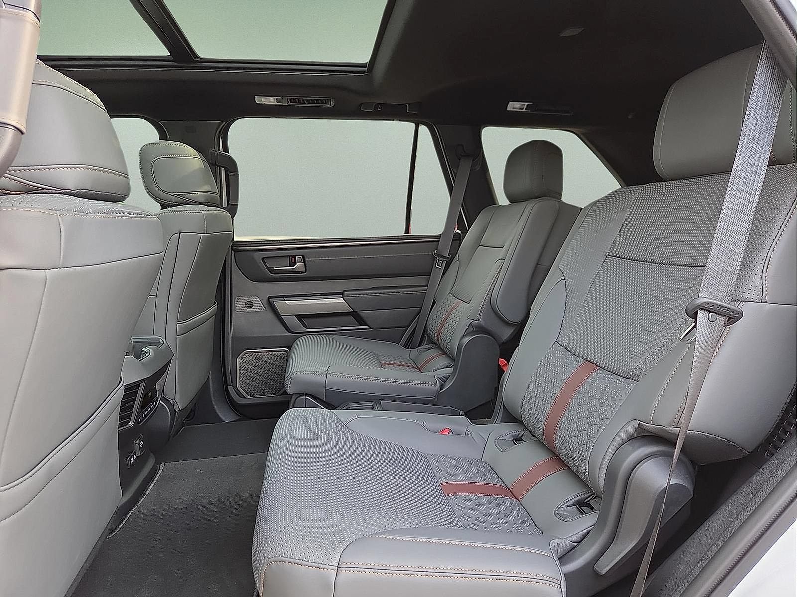 Used 2026 Toyota Sequoia Capstone AWD/4WD image 11