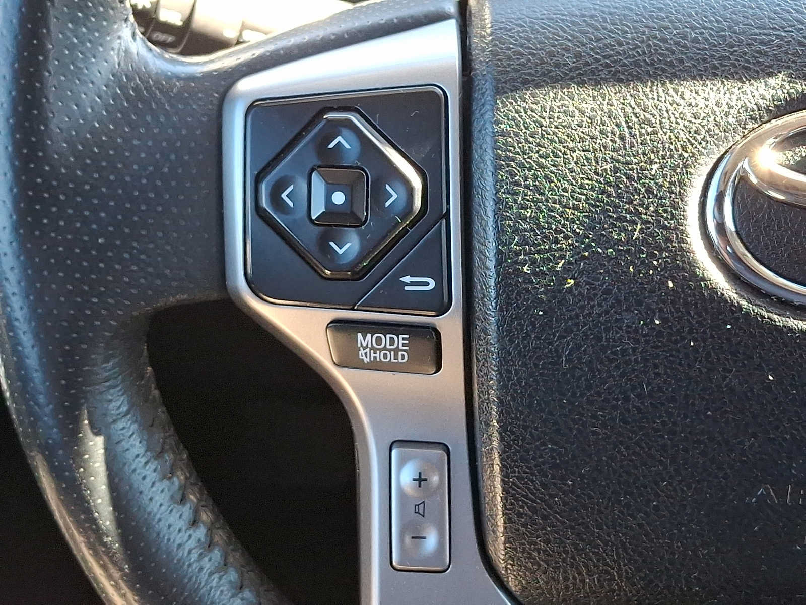 Used 2017 Toyota 4Runner SR5 AWD/4WD image 21