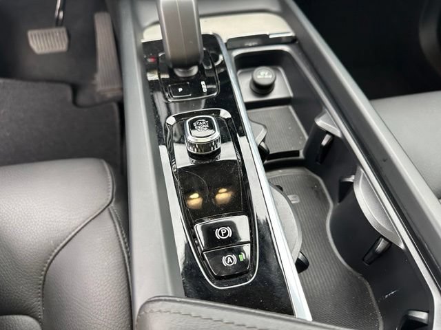 Used 2025 Volvo XC60 B5 Plus AWD/4WD image 22