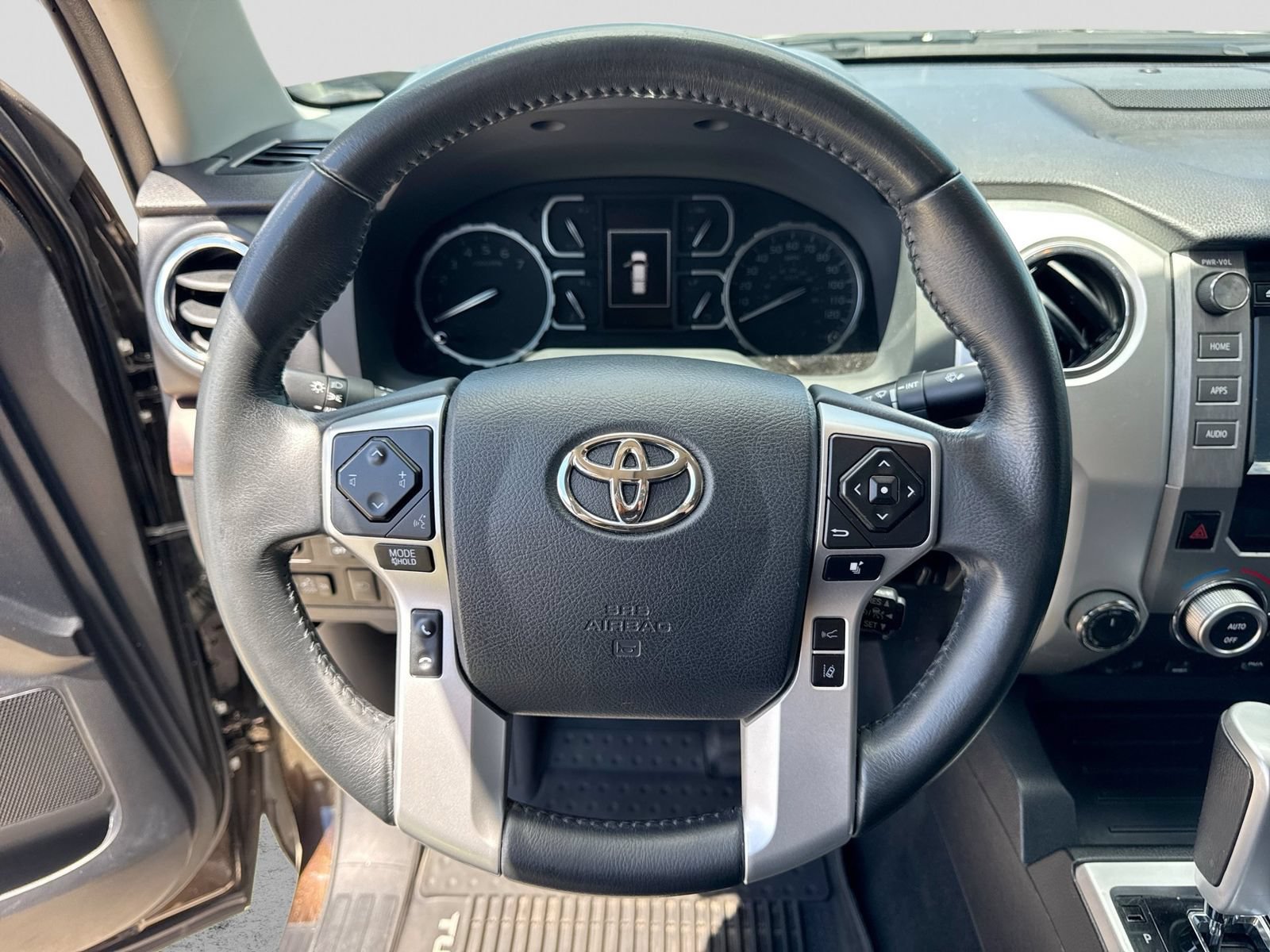 Used 2019 Toyota Tundra Limited w/ Limited Premium Package AWD/4WD image 28