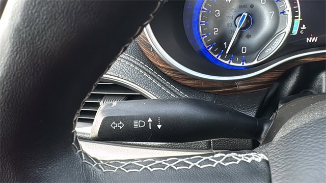 Used 2022 Chrysler Pacifica Limited image 17