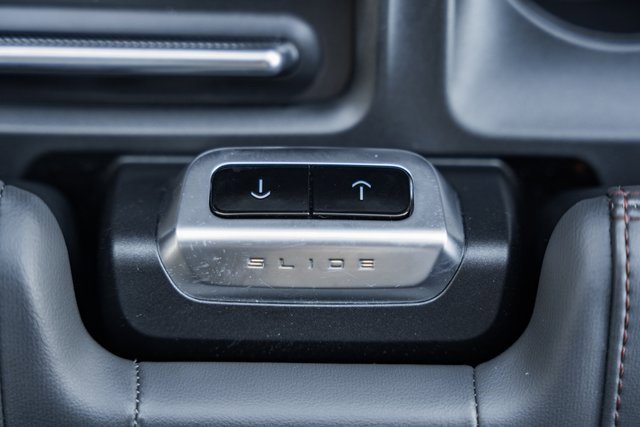 Certified 2025 Ford Expedition Active image 37