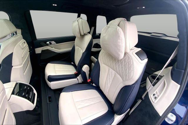 Used 2021 BMW X7 M50i w/ Dynamic Handling Package AWD/4WD image 21