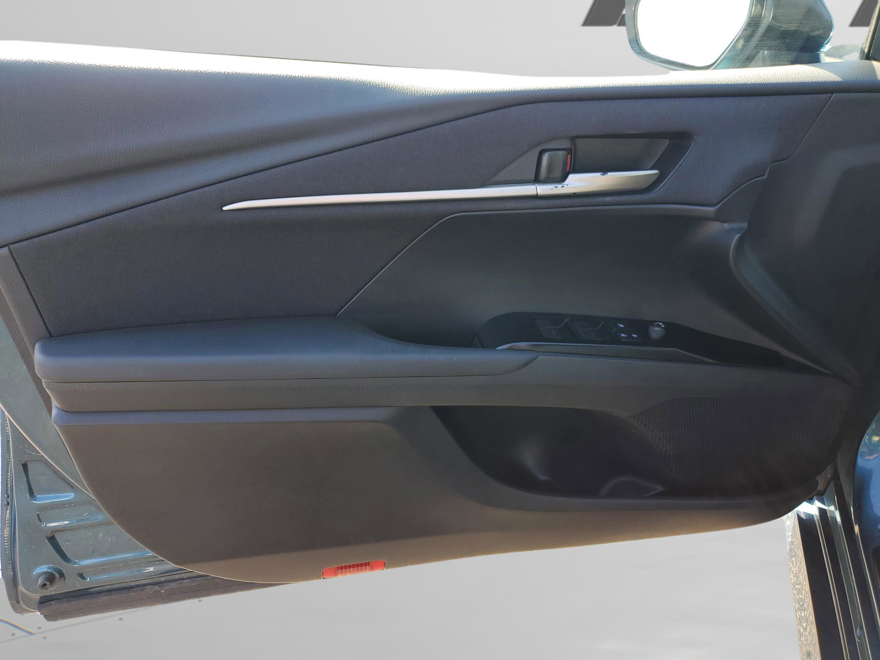 Used 2025 Toyota Camry LE image 21