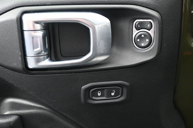 Used 2022 Jeep Gladiator Sport AWD/4WD image 7