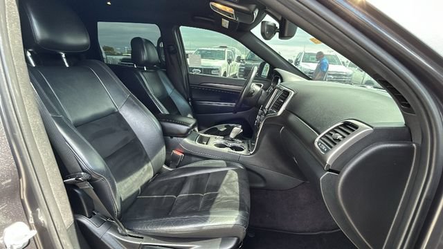 Used 2017 Jeep Grand Cherokee Altitude AWD/4WD image 11
