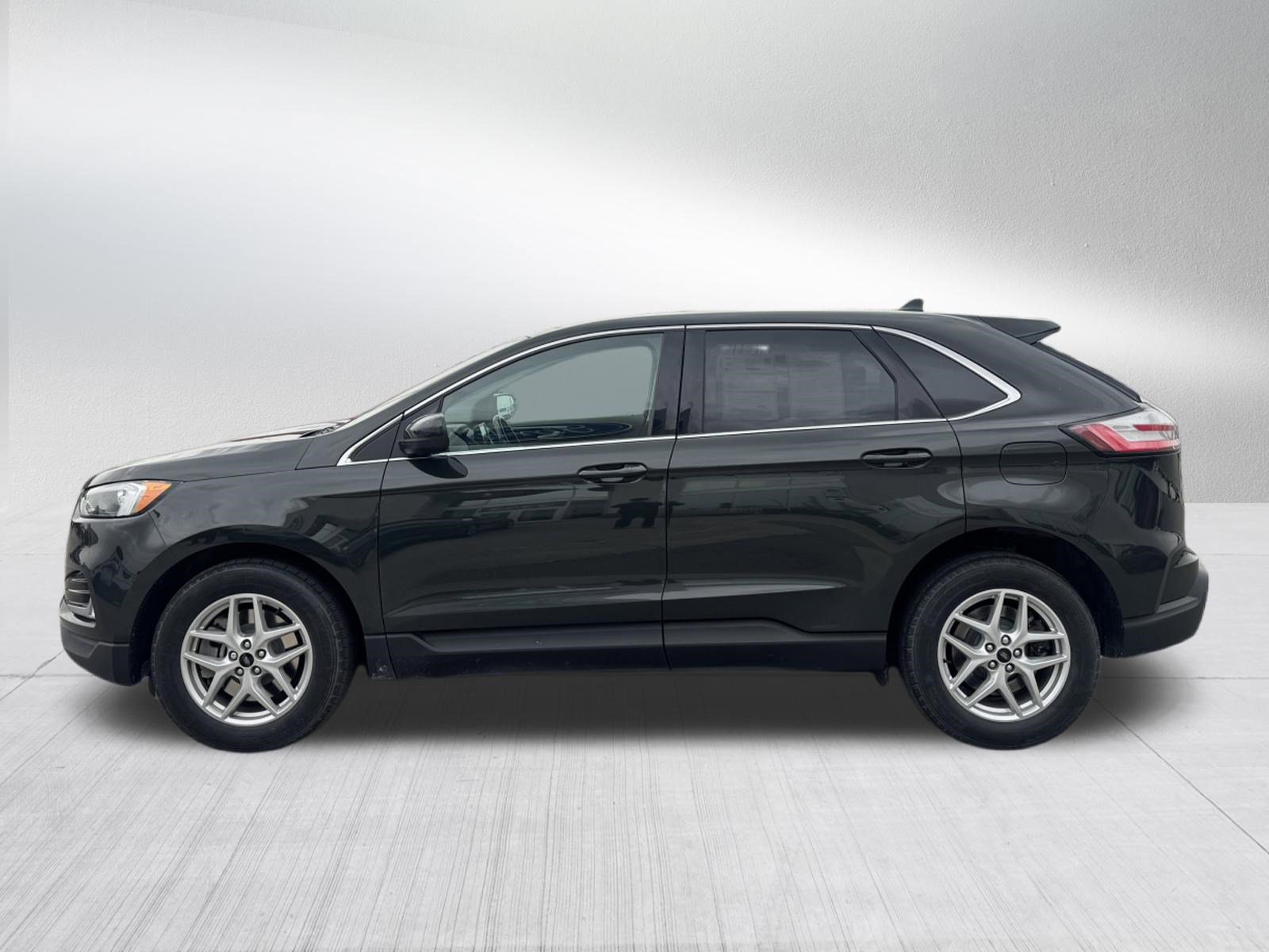 Certified 2024 Ford Edge SEL w/ Convenience Package AWD/4WD image 5