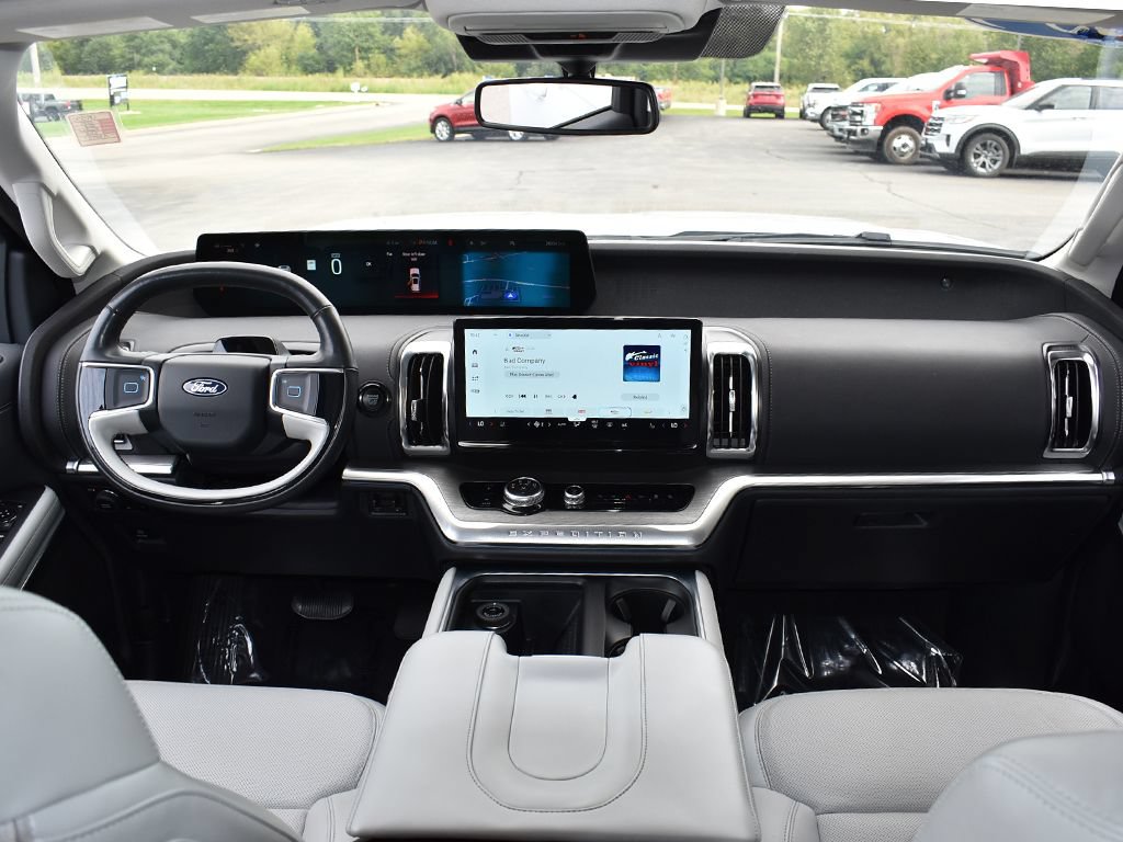 Certified 2025 Ford Expedition Max Platinum AWD/4WD image 4