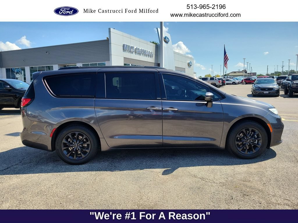 Used 2021 Chrysler Pacifica Touring-L w/ S Appearance Package FWD image 6