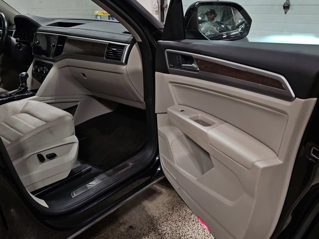 Used 2019 Volkswagen Atlas SEL Premium AWD/4WD image 16