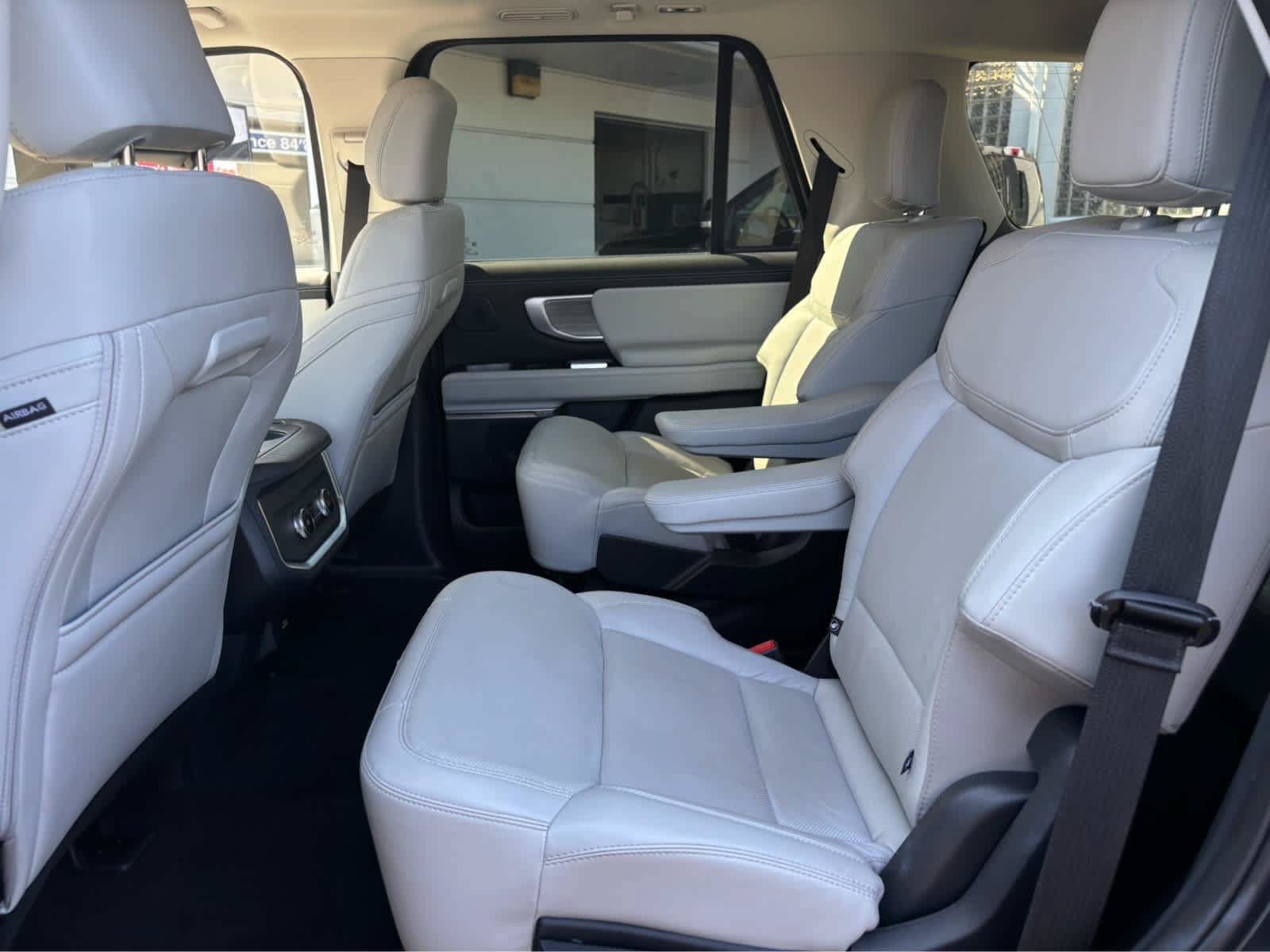 Certified 2025 Ford Expedition Platinum w/ Driver's Package AWD/4WD image 11