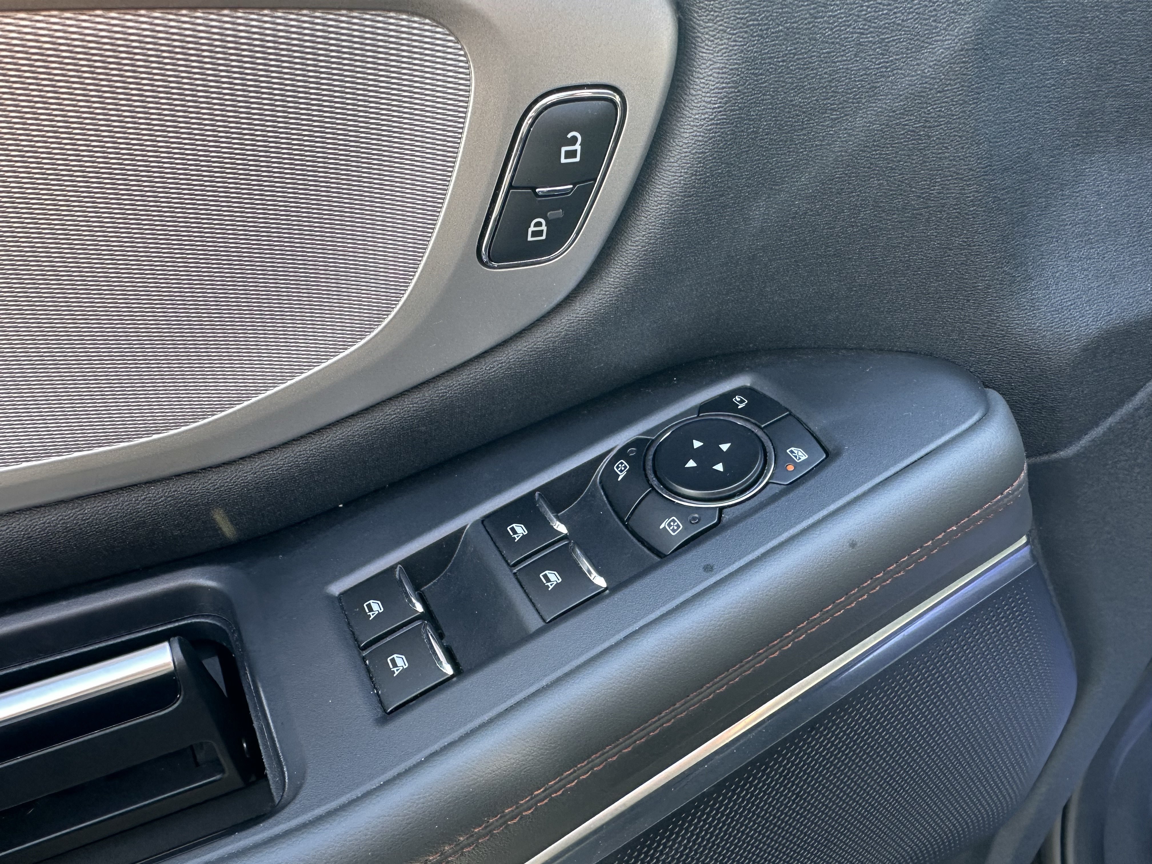Certified 2025 Ford Expedition Active AWD/4WD image 18