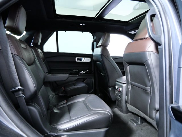 Certified 2023 Ford Explorer Platinum w/ Technology Package AWD/4WD image 13