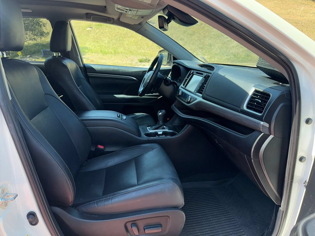 Used 2019 Toyota Highlander Limited Platinum AWD/4WD image 32