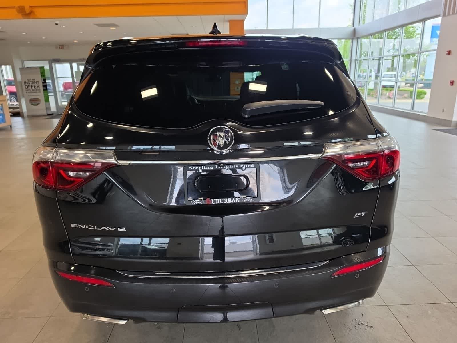 Used 2023 Buick Enclave Essence w/ Sport Touring Edition FWD image 9