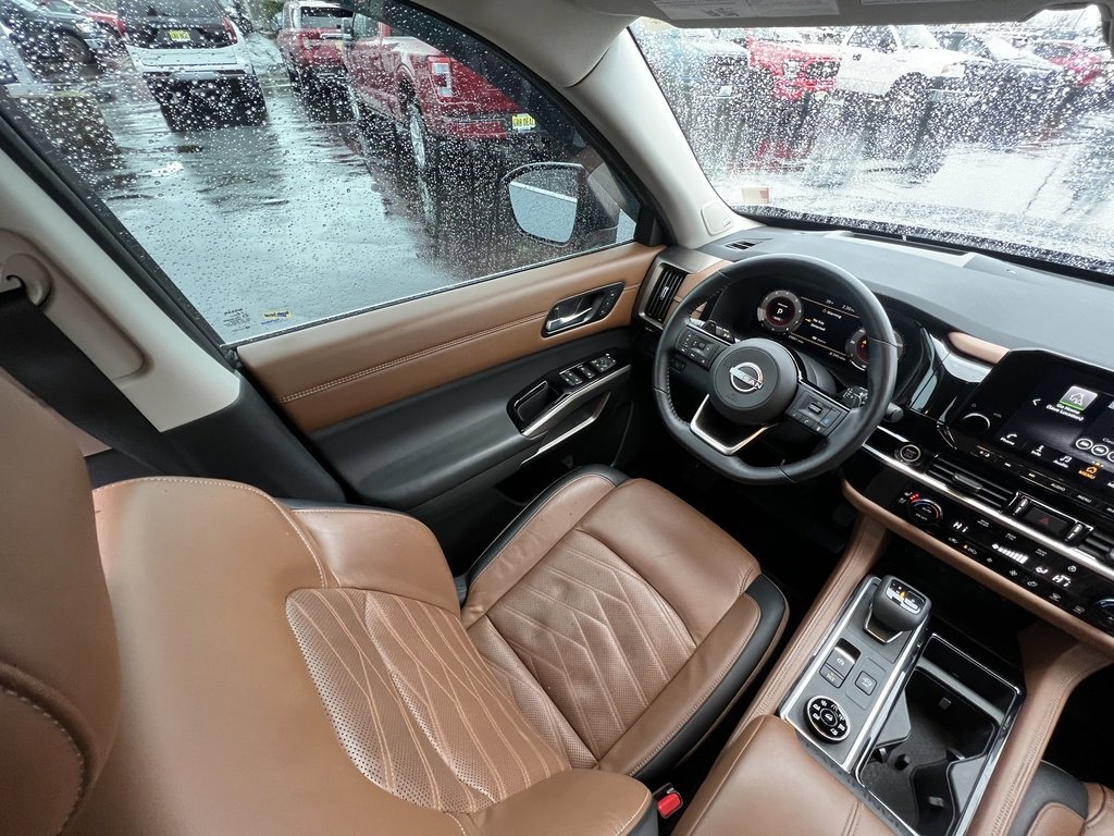 Used 2023 Nissan Pathfinder Platinum image 17