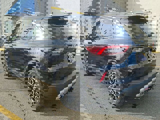 Certified 2024 Ford Escape SE w/ PHEV Premium Package image 5