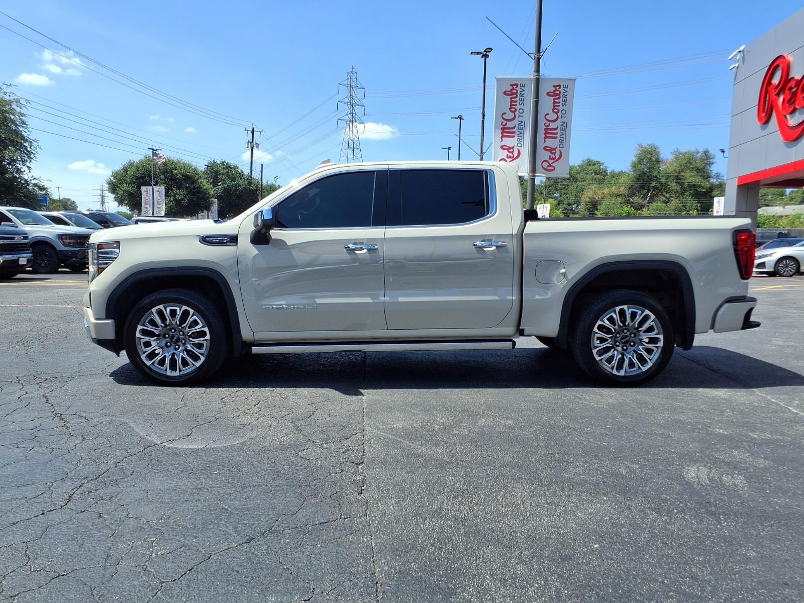 Used 2026 GMC Sierra 1500 Denali Ultimate AWD/4WD image 9