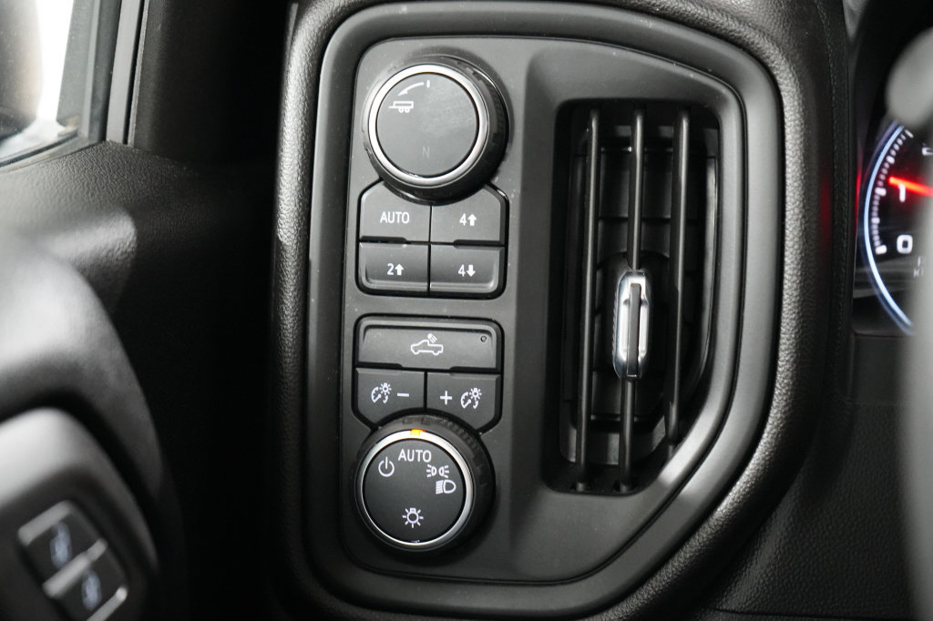 Used 2021 Chevrolet Silverado 1500 Custom Trail Boss AWD/4WD image 25