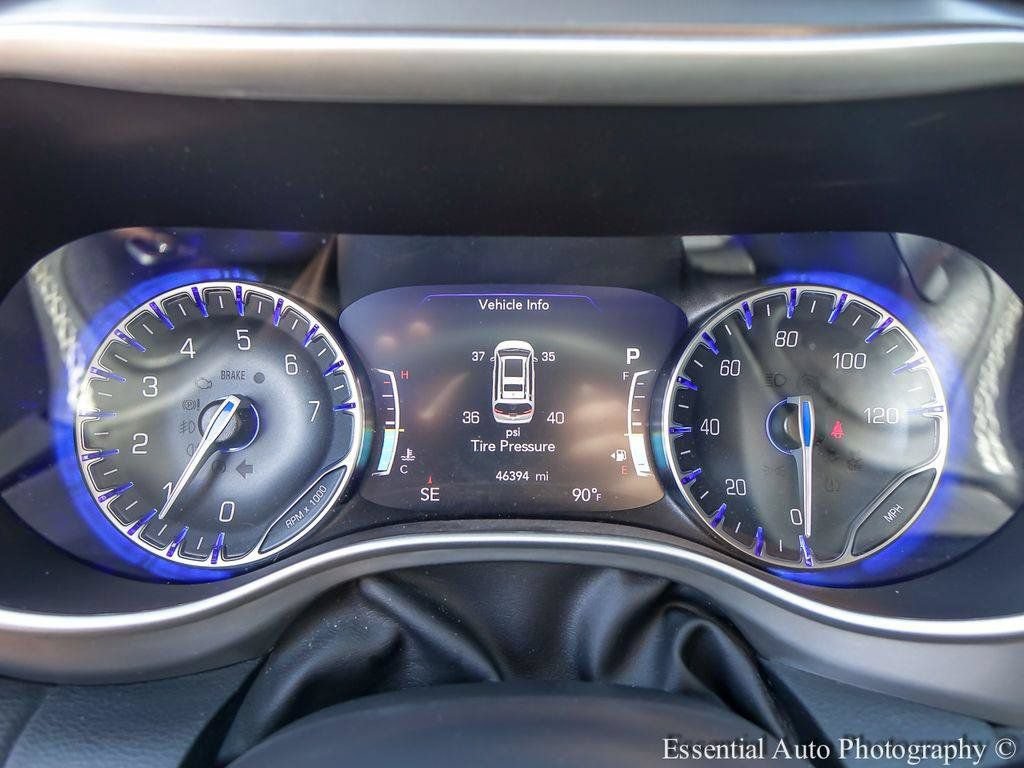 Used 2025 Chrysler Pacifica Select FWD image 14