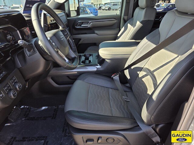 Used 2024 Chevrolet Silverado 2500 ZR2 w/ Technology Package AWD/4WD image 11