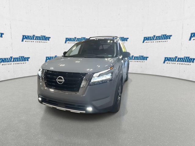 Used 2022 Nissan Pathfinder Platinum w/ Cargo Package AWD/4WD image 4