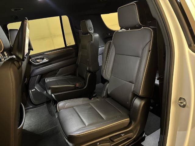 Used 2024 Chevrolet Suburban Premier w/ Advanced Technology Package RWD image 33