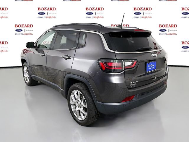Used 2022 Jeep Compass Latitude w/ Sun and Sound Group AWD/4WD image 6