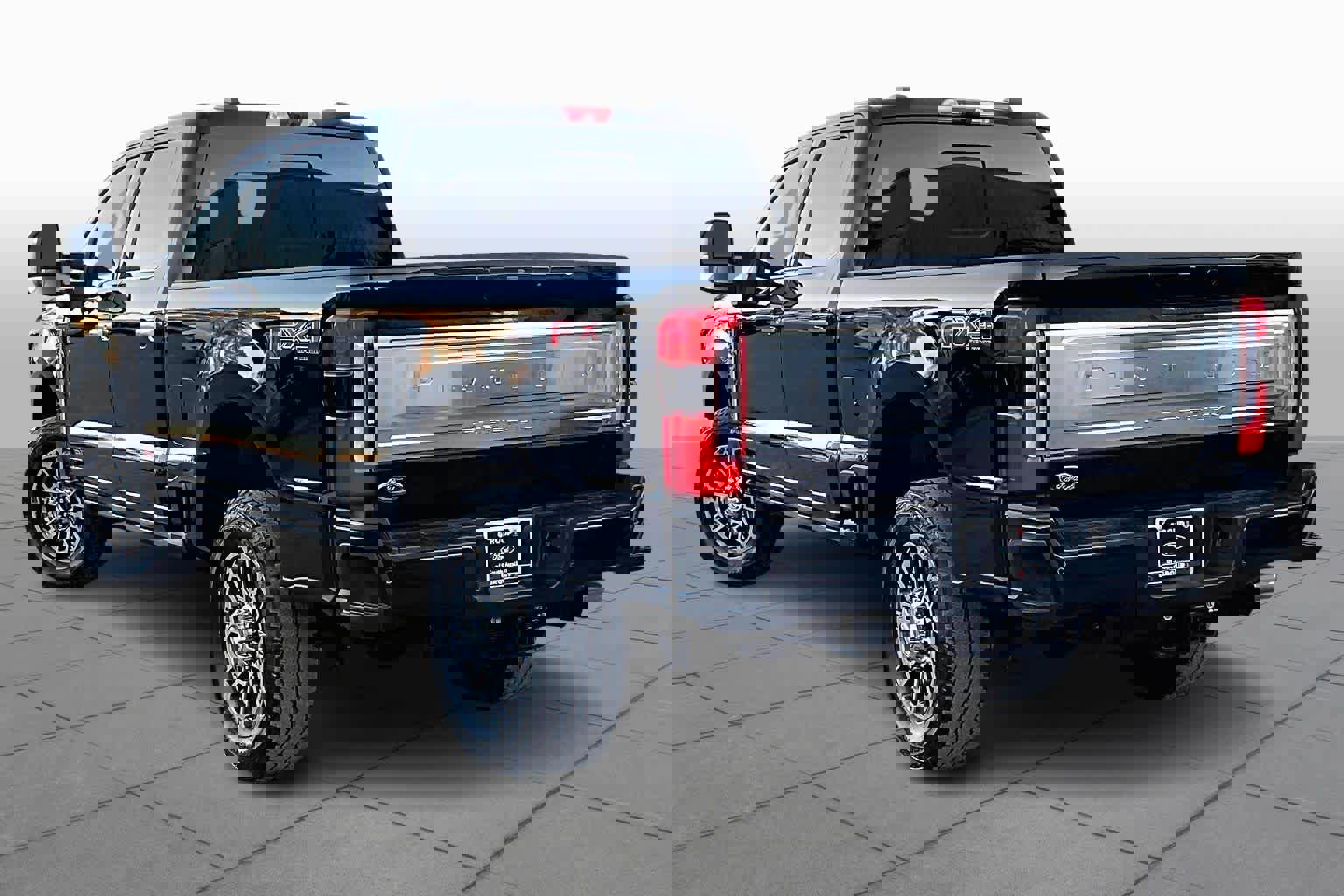 Certified 2025 Ford F250 Platinum w/ Platinum Plus Package image 4