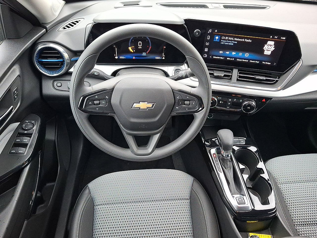 Used 2025 Chevrolet Trax LT FWD image 20