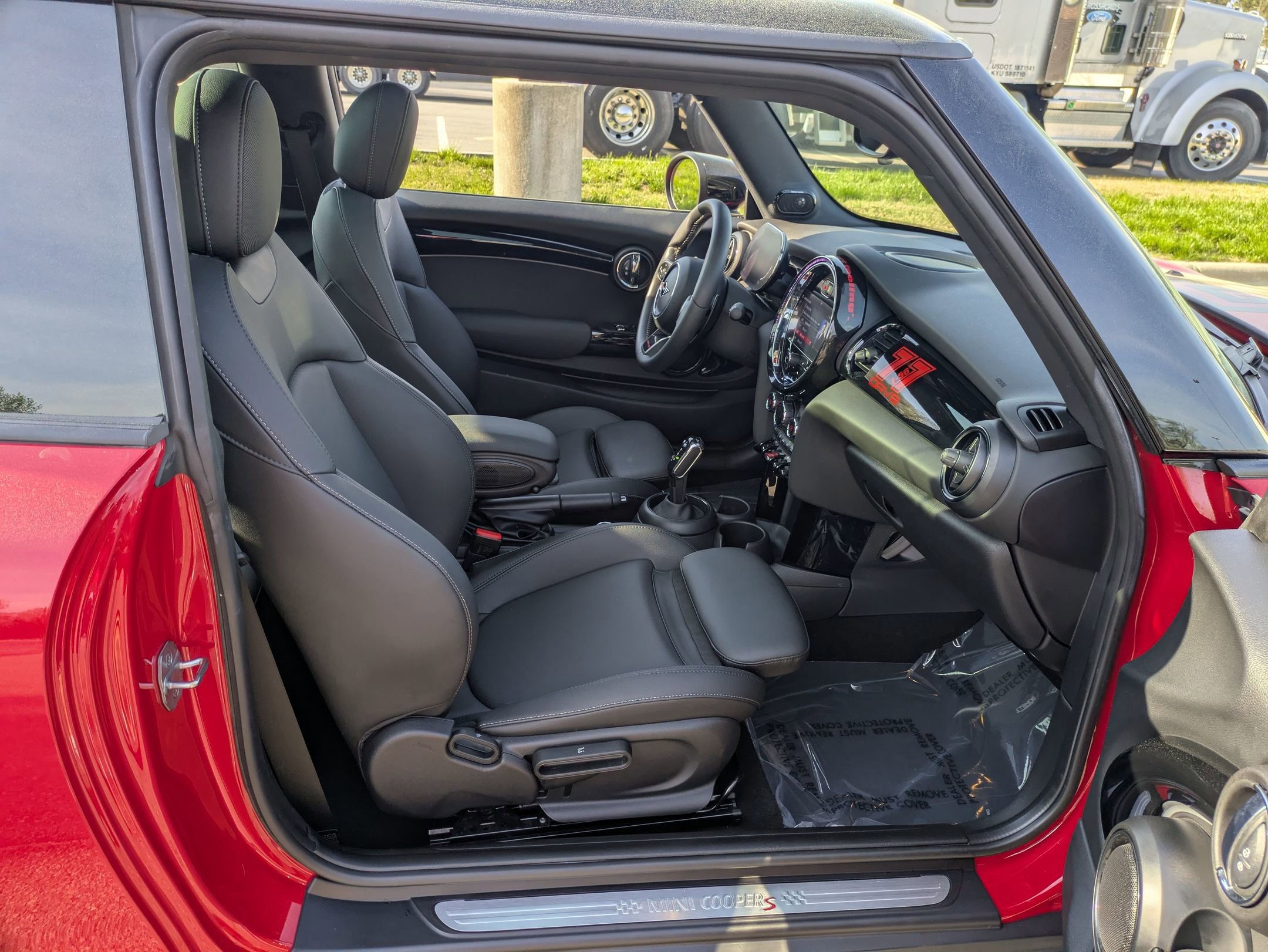 Used 2023 MINI Cooper S w/ Premium Package image 32