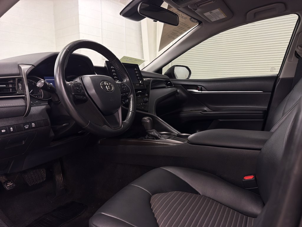 Used 2022 Toyota Camry SE FWD image 6