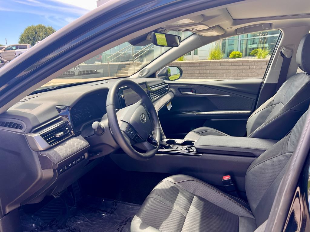 Used 2025 Toyota Camry XLE w/ Premium Plus Package AWD/4WD image 9