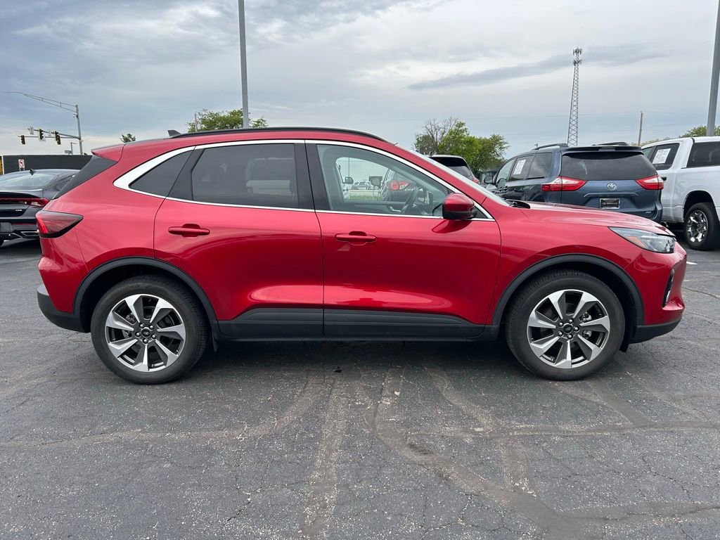 Certified 2023 Ford Escape Platinum AWD/4WD image 3