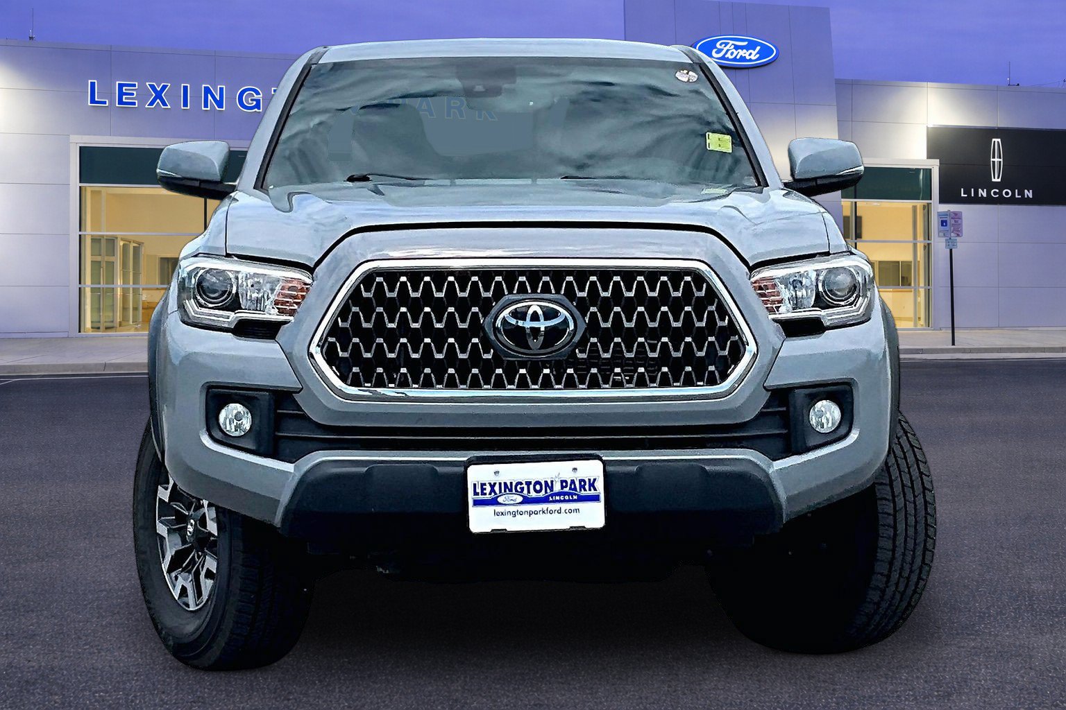 Used 2019 Toyota Tacoma TRD Off-Road AWD/4WD image 2