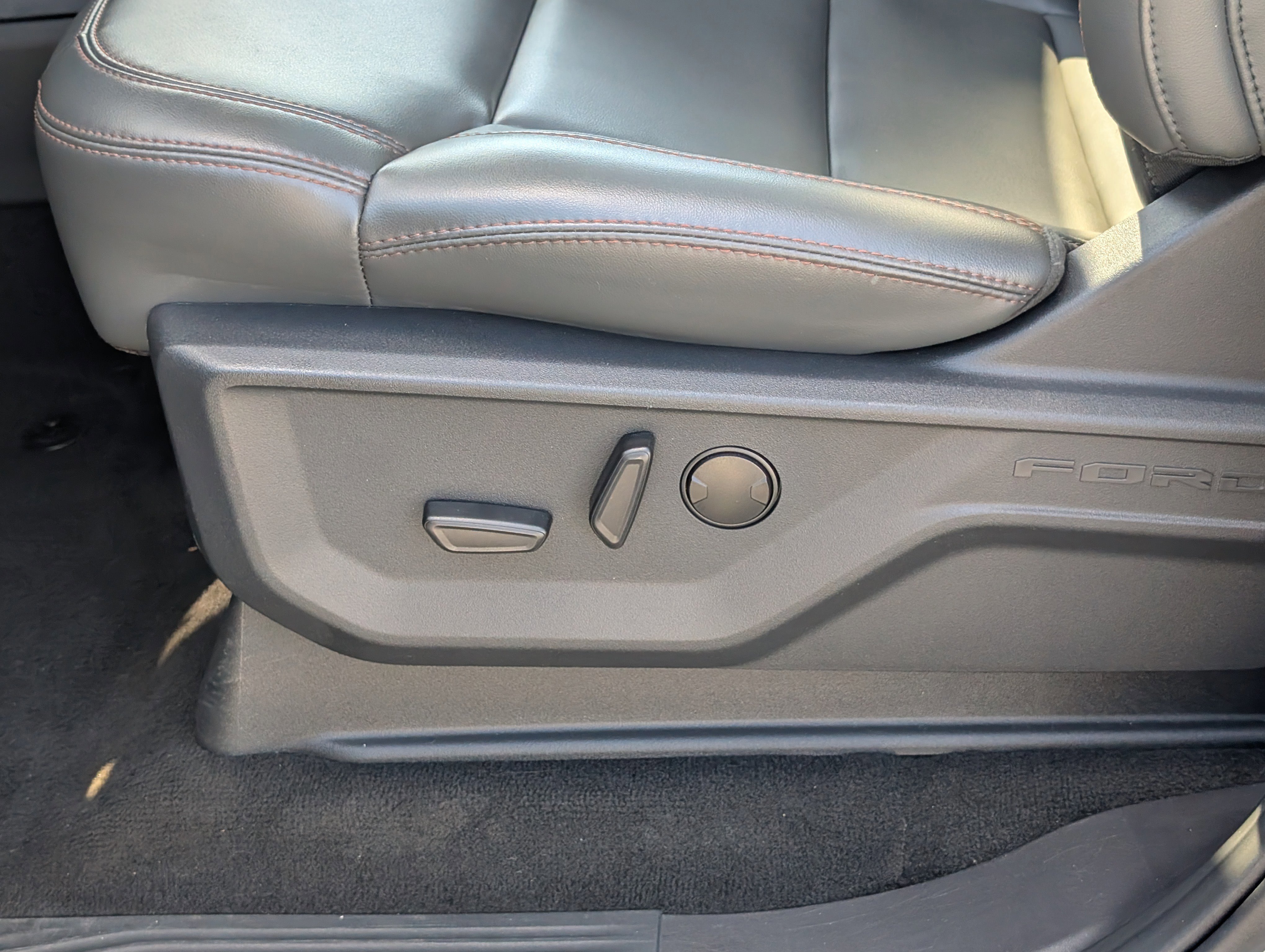 Certified 2025 Ford Expedition Active image 22