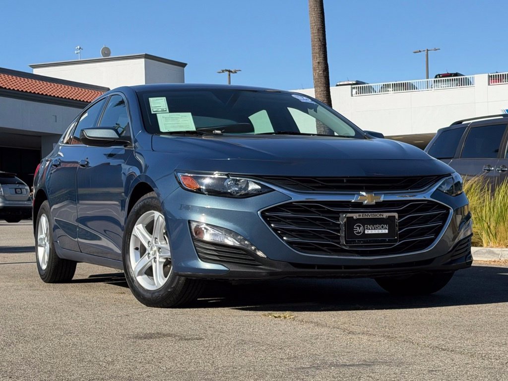 Used 2024 Chevrolet Malibu LT FWD image 2