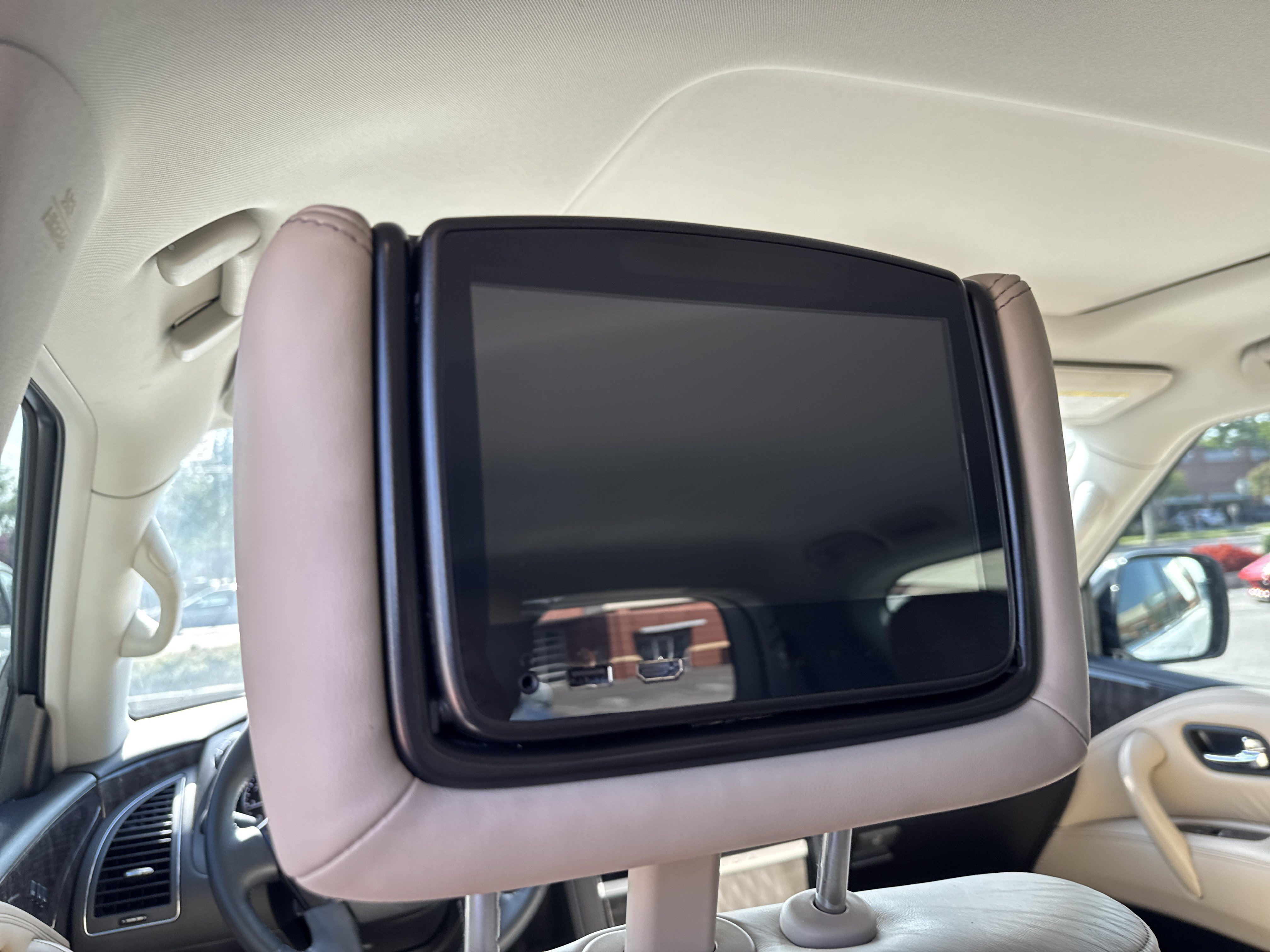 Used 2023 Nissan Armada Platinum w/ Captain's Chairs Package RWD image 12