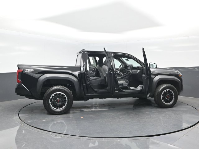 Used 2025 Toyota Tacoma TRD Off-Road AWD/4WD image 27