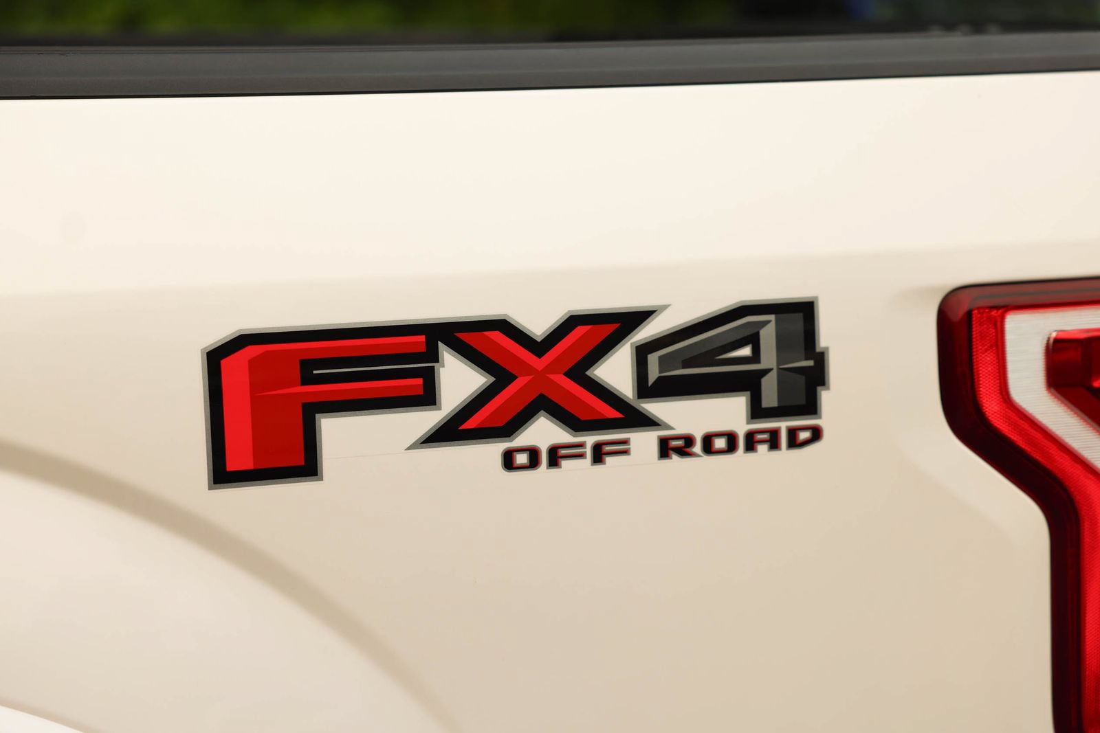Certified 2019 Ford F150 Lariat w/ Trailer Tow Package AWD/4WD image 31