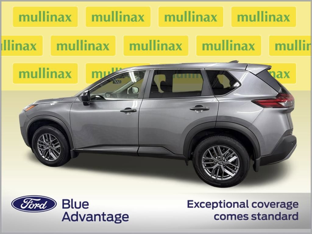 Used 2023 Nissan Rogue S image 11